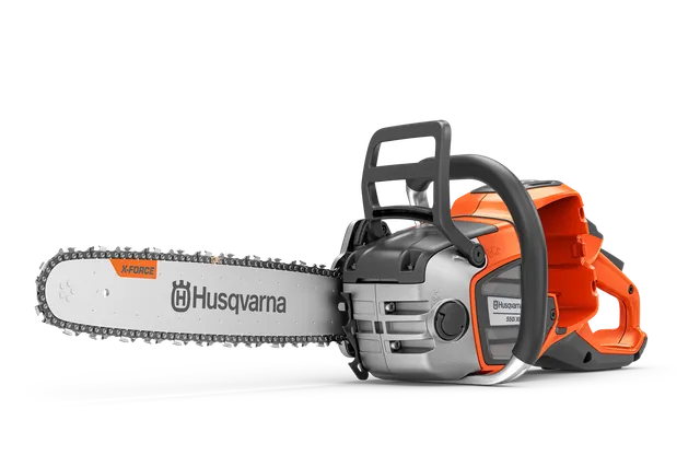 Husqvarna 550i XP®. Side view of a Husqvarna chainsaw with X-Force guide bar and ergonomic handle.